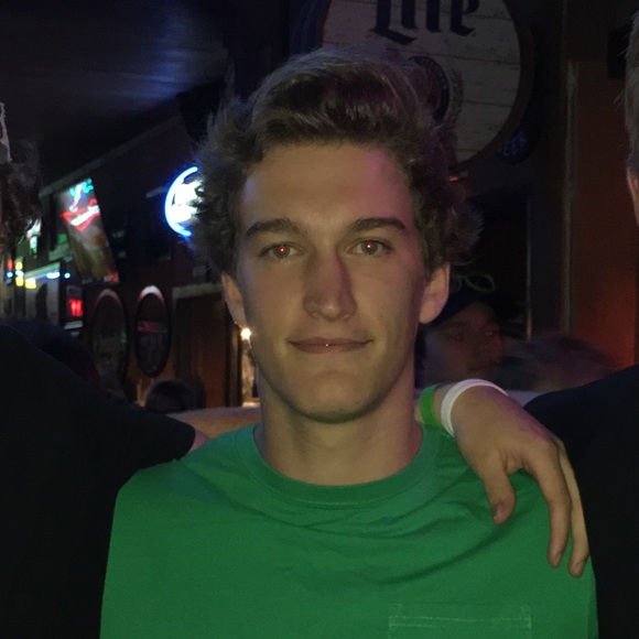 Profile Picture of Daniel Downs (@danield1717) on Poshmark