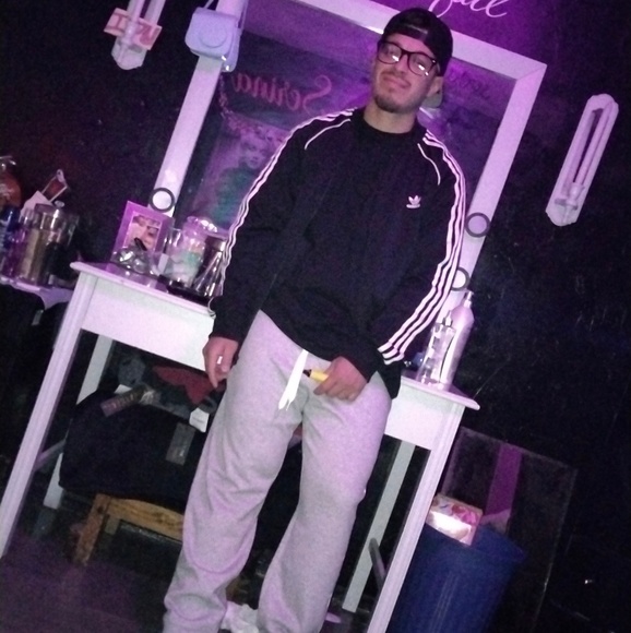 Profile Picture of Raymond Anaya (@raymondanaya) on Poshmark
