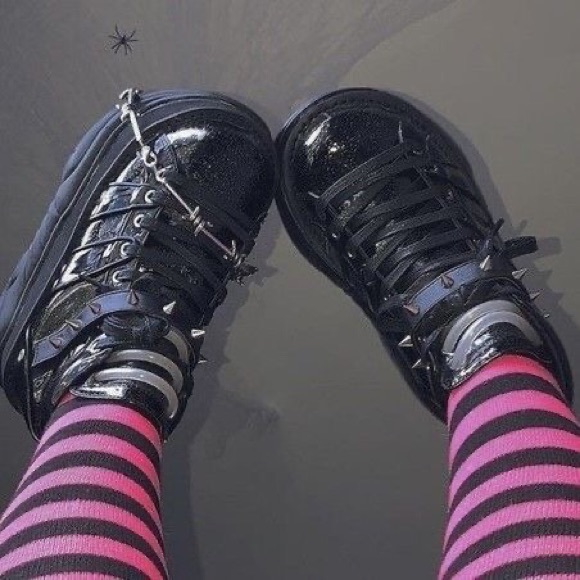 Profile Picture of Savanna Ramirez (@sav2094) on Poshmark