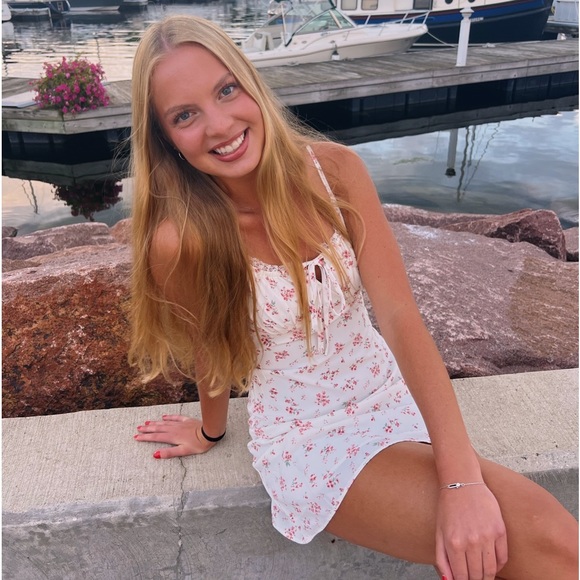 Profile Picture of Emma Harmsen (@eharmsen7) on Poshmark