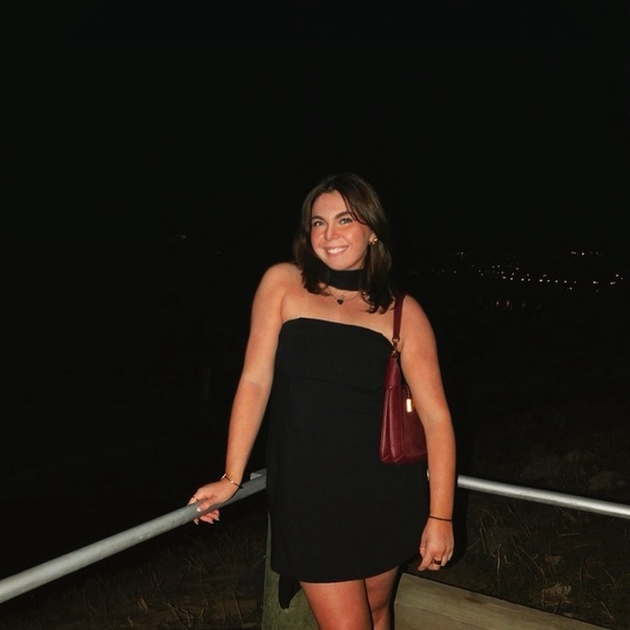 Profile Picture of Cline Mccall (@cmccall22403) on Poshmark