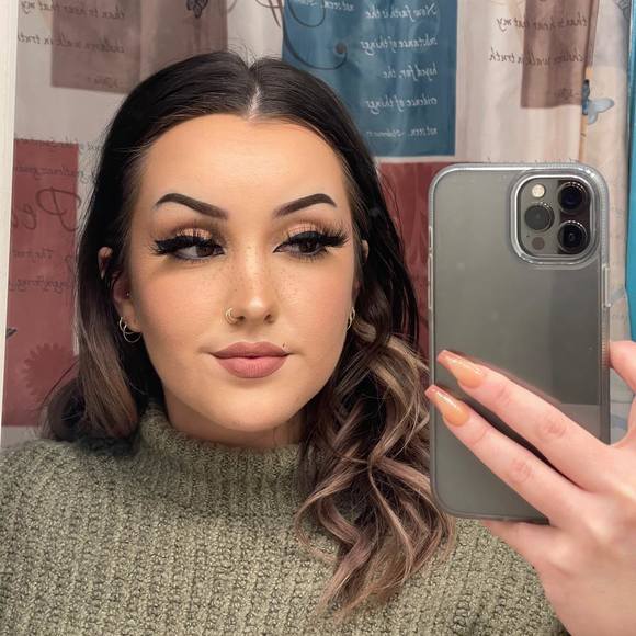 Profile Picture of Avery Pethtel (@averypethtel) on Poshmark