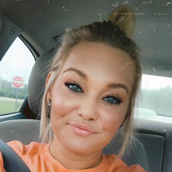 Profile Picture of Danielle Strother (@dani_strother) on Poshmark