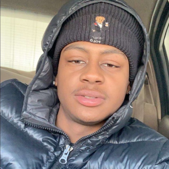 Profile Picture of Devon Edwards (@dwedwards1999) on Poshmark