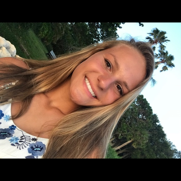 Profile Picture of Ava Walters (@avawalters) on Poshmark