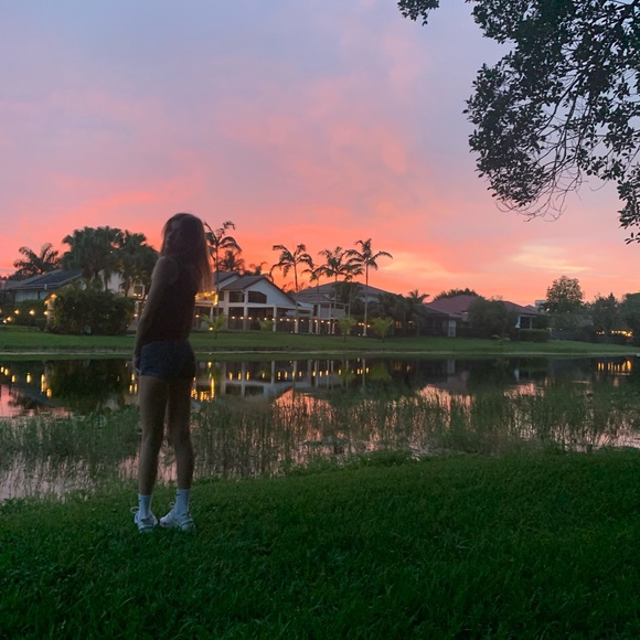 Profile Picture of Nikole Rozenkova (@rozenkova) on Poshmark