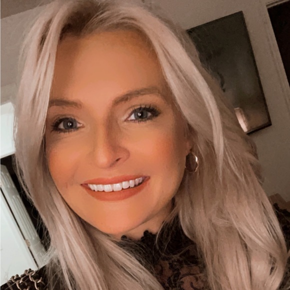 Profile Picture of Liana Rendina (@lviaggio9) on Poshmark