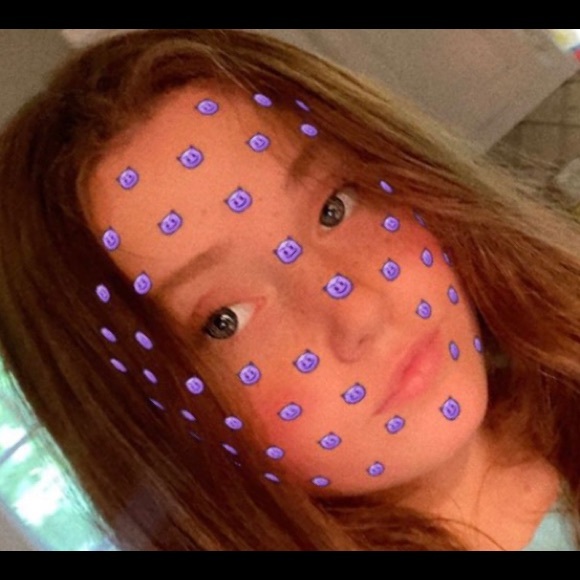 Profile Picture of Baeleigh Headlee (@hulubabes07) on Poshmark