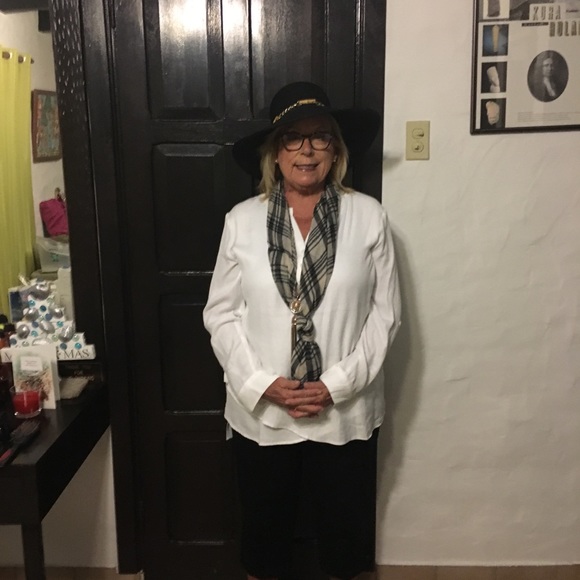 Profile Picture of Karol Scheibe (@karolscheibe) on Poshmark