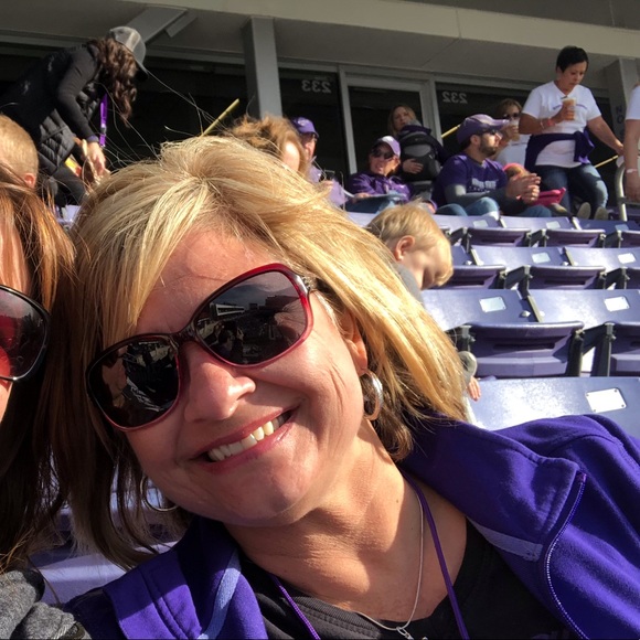 Profile Picture of Cindy Armbruster (@cindyarmbruster) on Poshmark