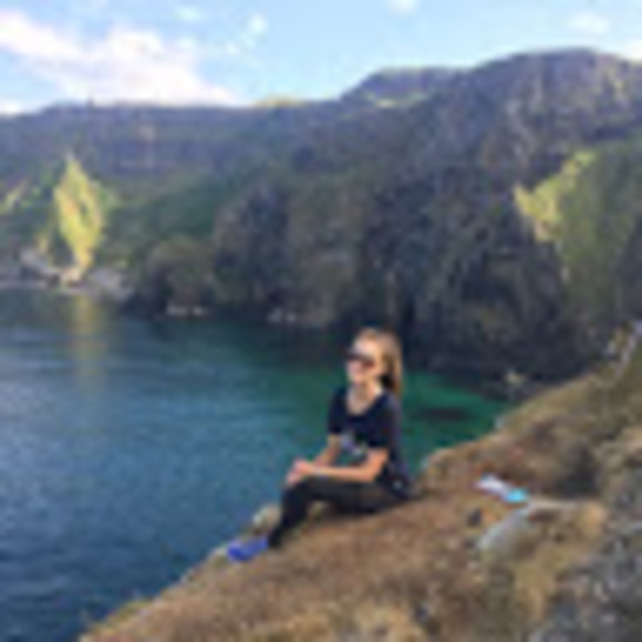 Profile Picture of Jillian Rolnick (@jrrolnick) on Poshmark