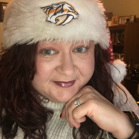 Profile Picture of Rebecca Lemons (@rgsisk12) on Poshmark