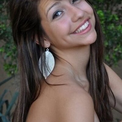 Profile Picture of Raquel Pearson (@raquelcheer) on Twitter