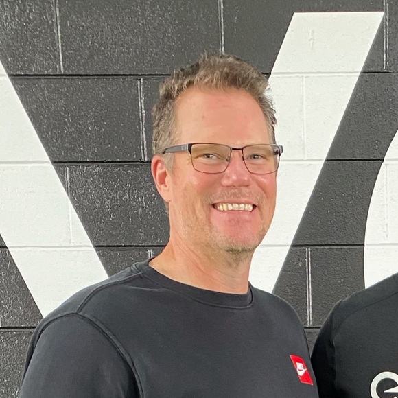 Profile Picture of Lonnie Snell (@lonniesnell) on Poshmark