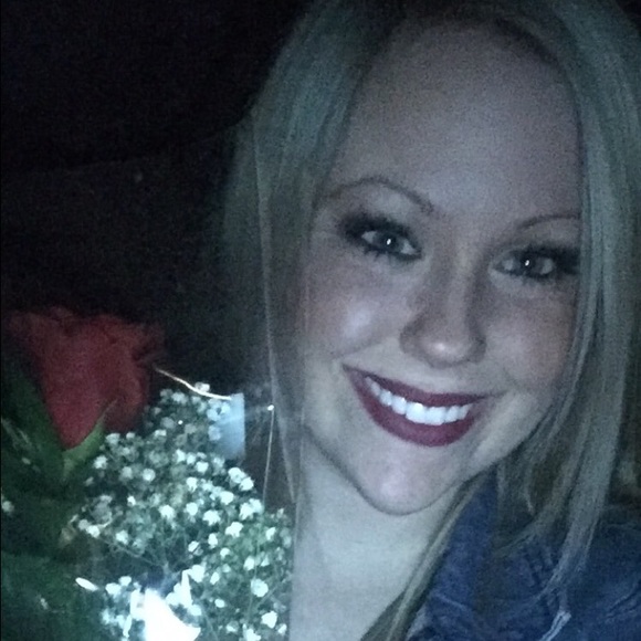 Profile Picture of Paige Lansaw (@paigelansaw1) on Poshmark