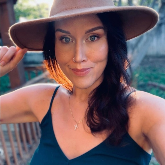 Profile Picture of Kimberly Carper (@kcarper83) on Poshmark