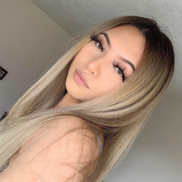 Profile Picture of Julia Xiong (@favejuju) on Poshmark