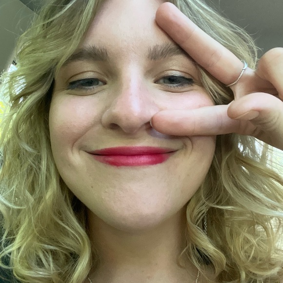 Profile Picture of Meredith Hamsher (@mkhamsher) on Poshmark