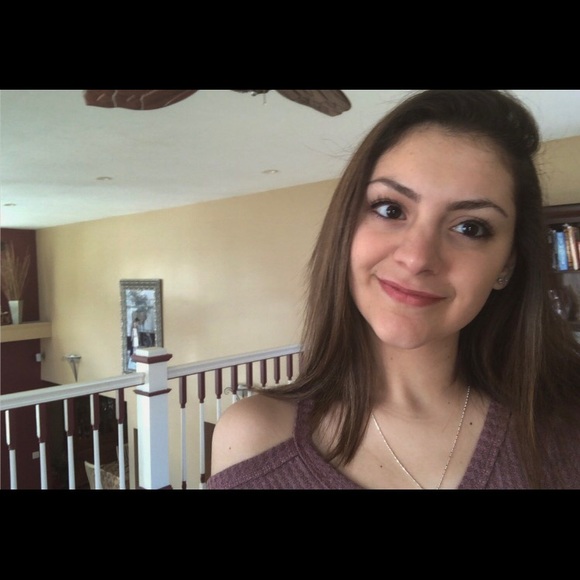 Profile Picture of Natale Denigris (@nataledenigris) on Poshmark