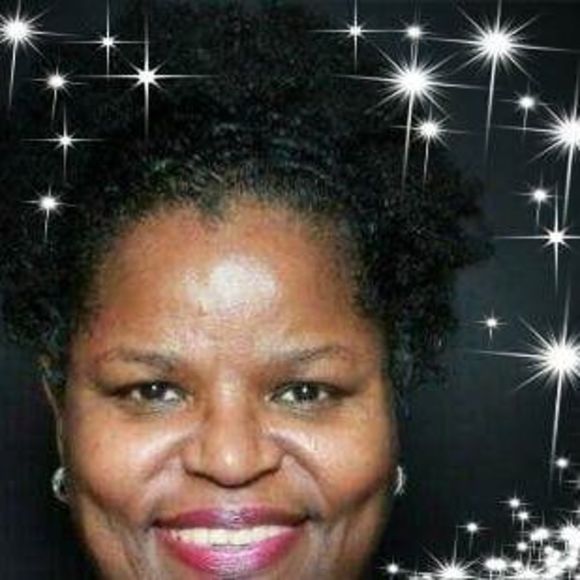 Profile Picture of Debbie Stroughter (@d_stroughter) on Poshmark