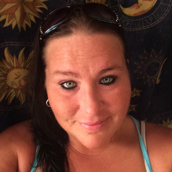 Profile Picture of Michelle Borgens (@michellejb29) on Poshmark