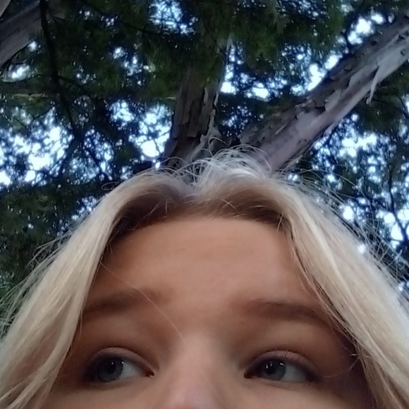 Profile Picture of Catie Wakulat (@catie811) on Poshmark