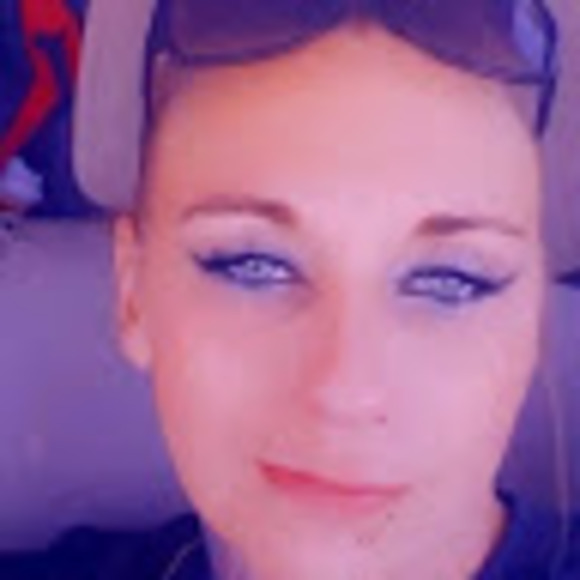 Profile Picture of Ashley Ragan (@ashleyragan459) on Poshmark