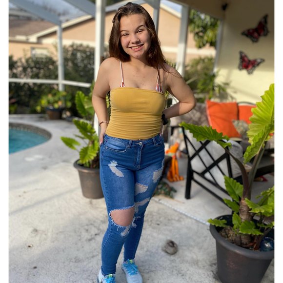 Profile Picture of Valerie Rabelo (@vvaleriee1) on Poshmark