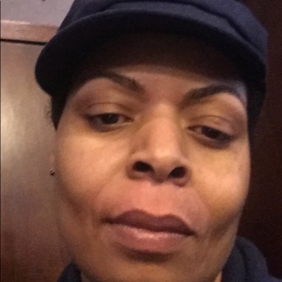 Profile Picture of Chiffon Johnson-featherstone (@cj9129) on Poshmark