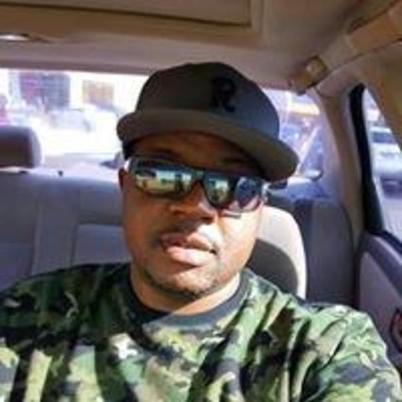 Profile Picture of Richard Ross (@richross195) on Poshmark