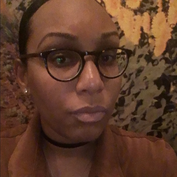 Profile Picture of Lashaunda Robinson (@shaunda90) on Poshmark