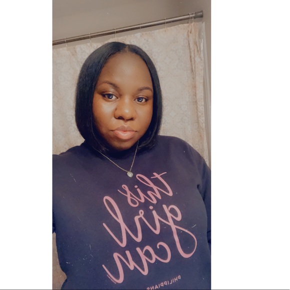 Profile Picture of Alvia Jessemy (@versatilev_) on Poshmark