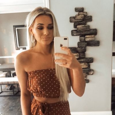 Profile Picture of Paige Knudsen (@turn_the_paige0) on Twitter