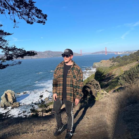 Profile Picture of Tyler Bardin (@tylerbardin) on Poshmark