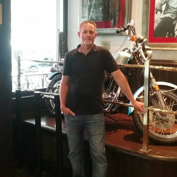 Profile Picture of Peter Wallis (@peterwallis1969) on Poshmark