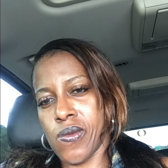 Profile Picture of Dadra Campbell (@dadracampbell) on Poshmark