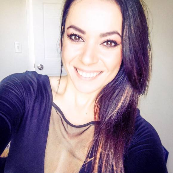 Profile Picture of Damyana Netland (@damyana1) on Poshmark