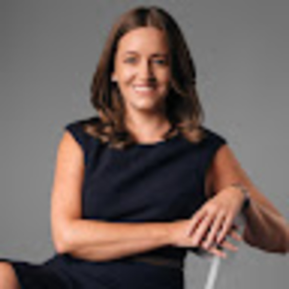 Profile Picture of Laura Vallis (@lauravallis) on Poshmark