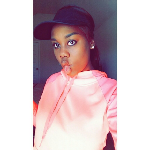 Profile Picture of Ladeij Truttling (@xx_ladeija) on Poshmark