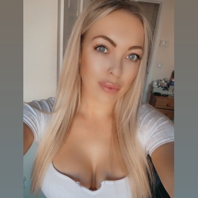 Profile Picture of Vicki  💜 🦁 (@vquick10) on Twitter