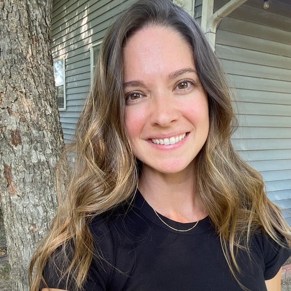 Profile Picture of Kelsey Camien (@mynavayoga) on Poshmark