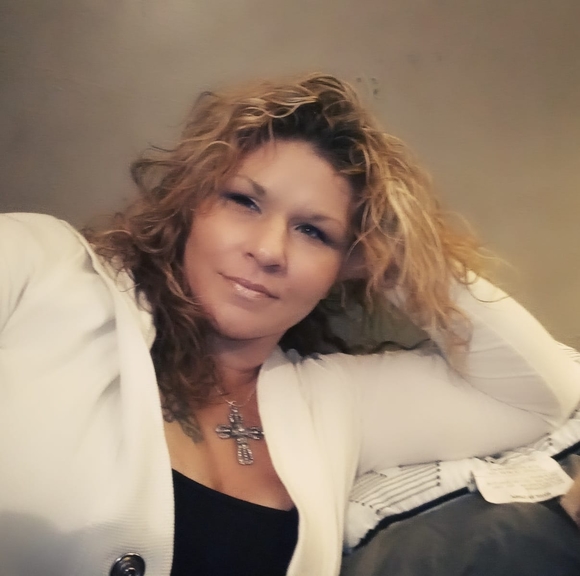 Profile Picture of Nikki Argoe (@nikki6584) on Poshmark