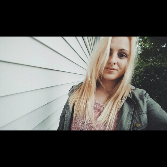 Profile Picture of Lena Makarets (@lenamakarets) on Poshmark