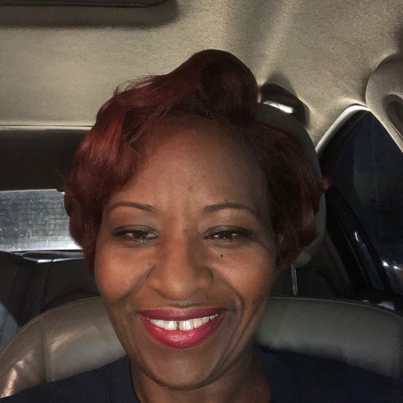 Profile Picture of Julie Gaskins (@tremendousjewel) on Poshmark