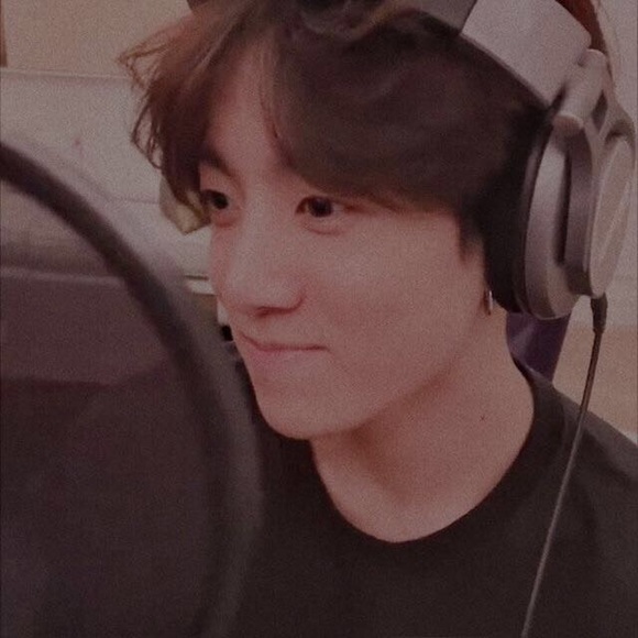 Profile Picture of Nayelie Robles (@nikki_520) on Poshmark