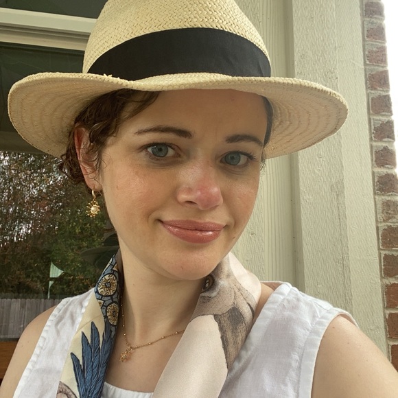 Profile Picture of Christina Thurlow (@nemom8) on Poshmark