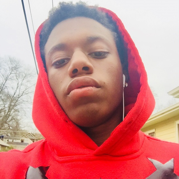 Profile Picture of Julian Warren (@julianwarren) on Poshmark