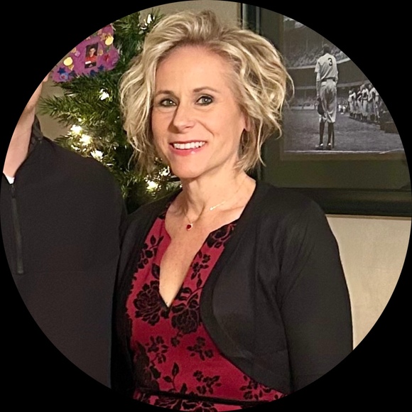 Profile Picture of Cheri Ryckert (@cheriryc) on Poshmark