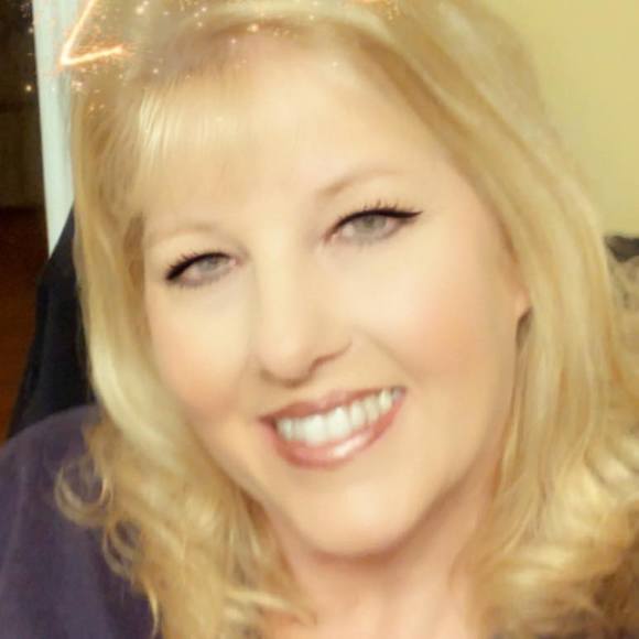 Profile Picture of Donna Payne utter (@dlpu) on Poshmark