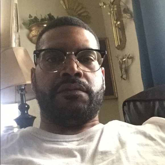 Profile Picture of Meldon Williams (@meldon1215) on Poshmark